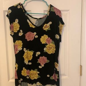 **3/$20 sale - any item $10 and under** 🌸🌼🌸🌼Maurice’s Floral Top